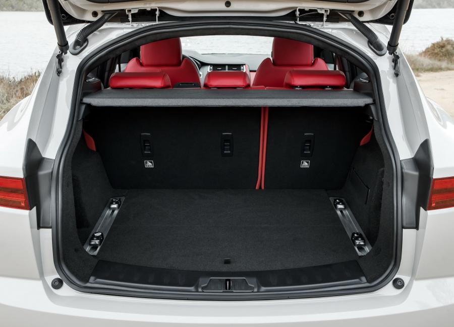 Багажник Jaguar E-Pace P300 AWD R-Dynamic 2017 года  (WW) (фото 17 из 40)